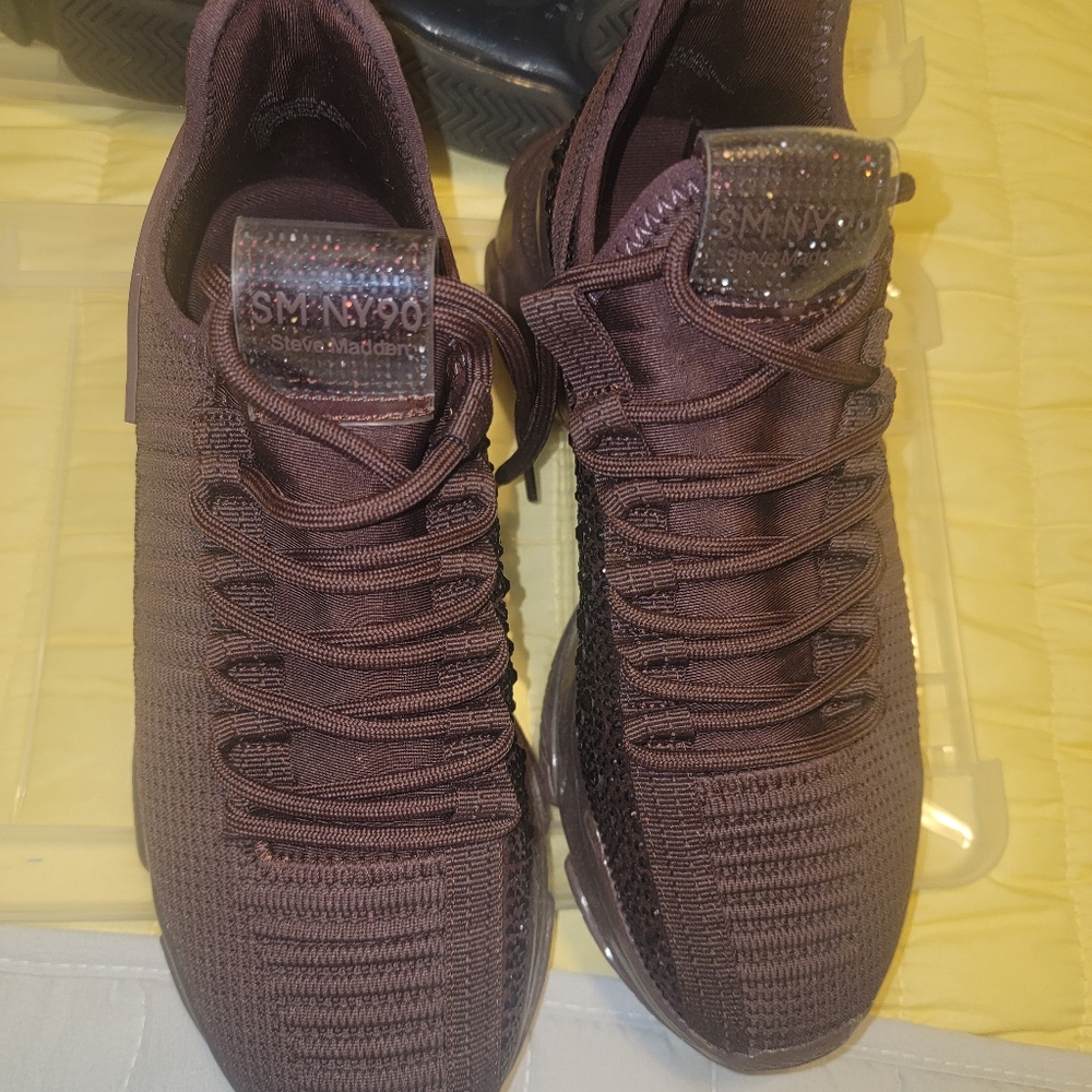 LIKE NEW! Steve Madden Burgundy/Brown Sneakers Woman's  Size 7 (fits 6/6.5)